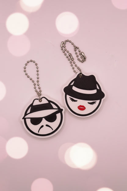 lowrider chica Pop & Cover keychain